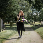 O que a Bíblia diz sobre cremação? Entenda com clareza e respeito