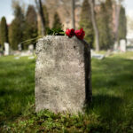 Caixão vai na cremação? Entenda como funciona o processo